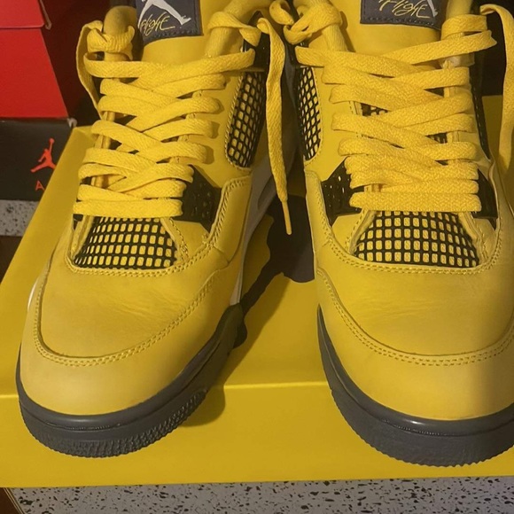 Jordan 4 - Picture 2 of 6